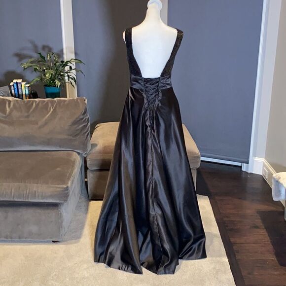 Women’s Black Full Length Sequined Bodice V-Neck Party Prom Dress Size 2 NWOT - Picture 4 of 11